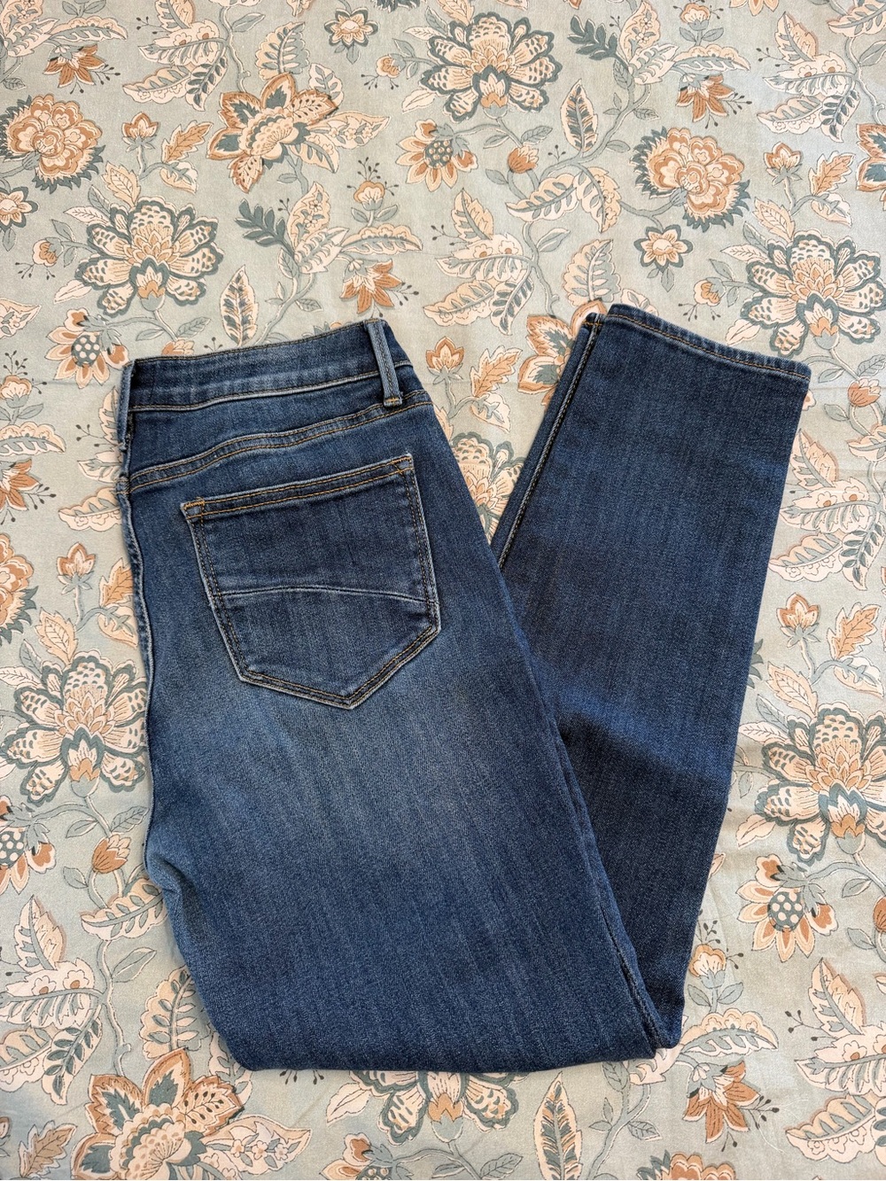 DRIFTWOOD Women's Skinny Jeans in Dark Blue Wash